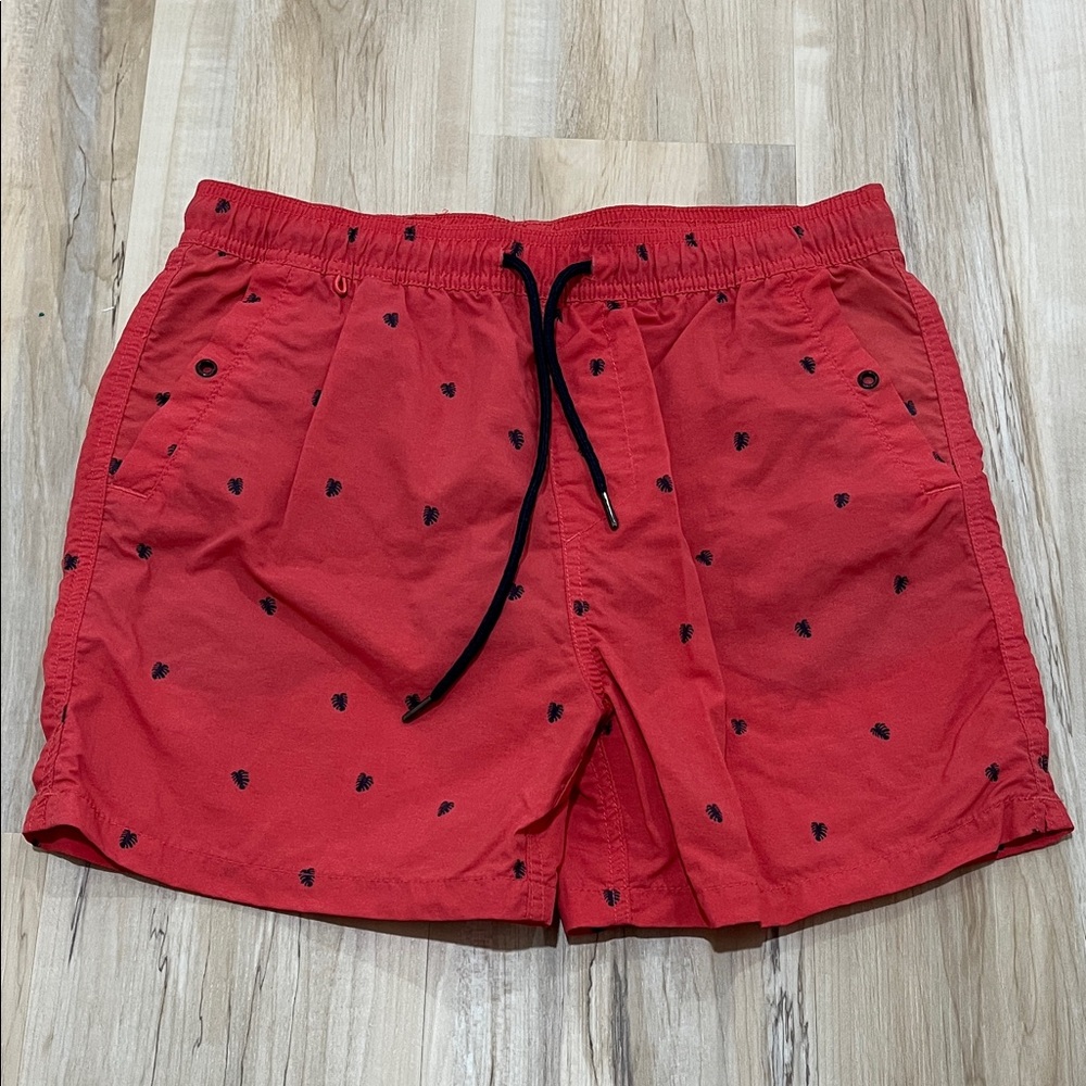 NWOT Pull & Bear Men’s Swim Trunks Medium Shorts Leaf Pattern Adjustable Pool